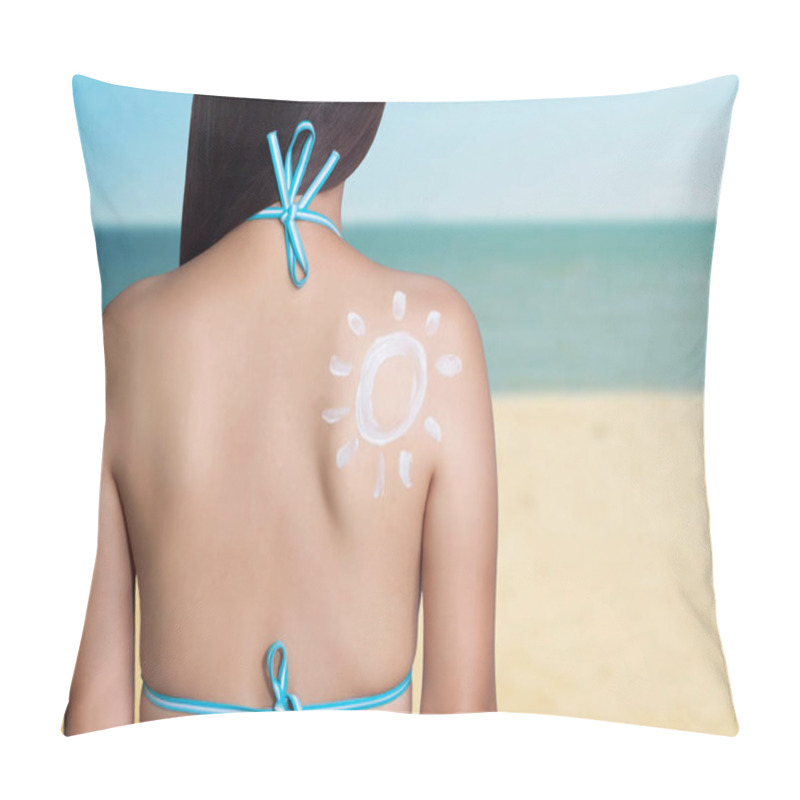 Personality  UV Reflection Skin After Protection. Skin Care Concept. Woman Applying Sunscreen On Her Back With Sea Background. SPF Sunblock Protection Concept. Travel Vacation Pillow Covers