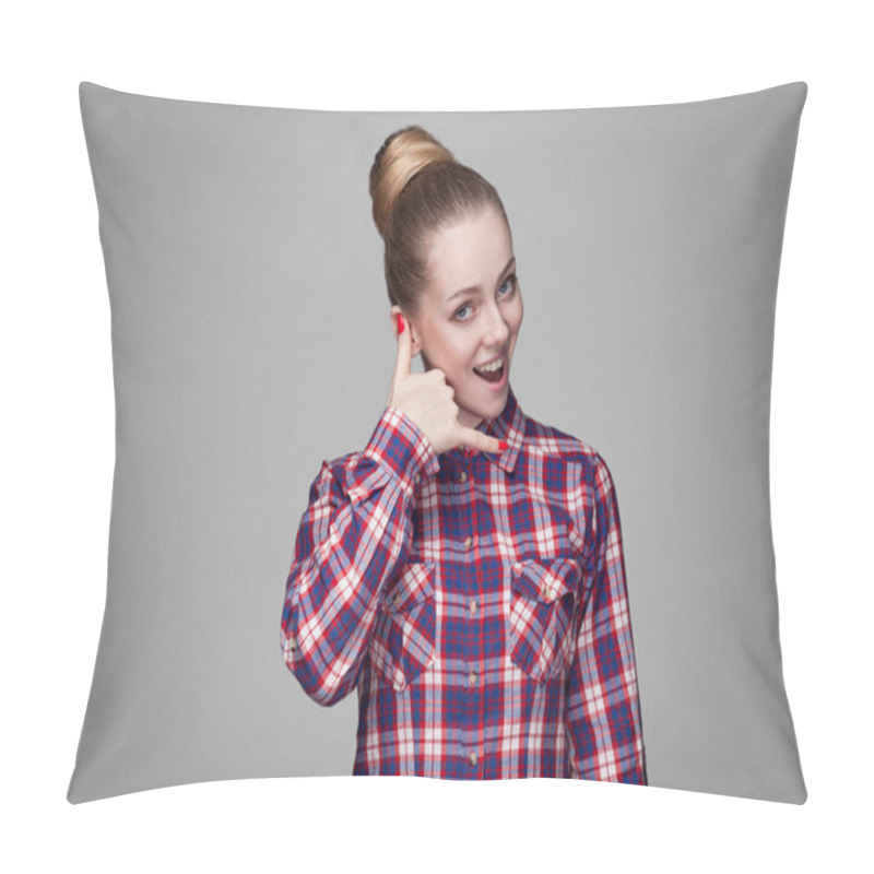 Personality  Portrait Of Funny Beautiful Blonde Woman In Pink Checkered Shirt With Collected Bun Hairstyle Looking At Camera With Calling Gesture On Gray Background Pillow Covers