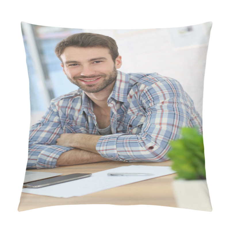 Personality  Smiling Home-office Worker Pillow Covers