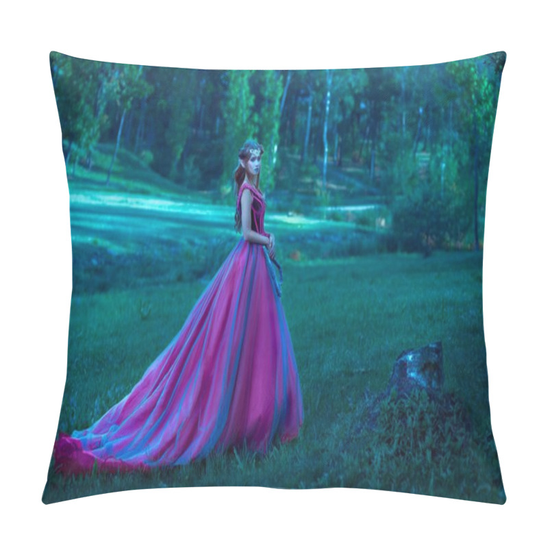 Personality  Beautiful Young Elf Woman Pillow Covers