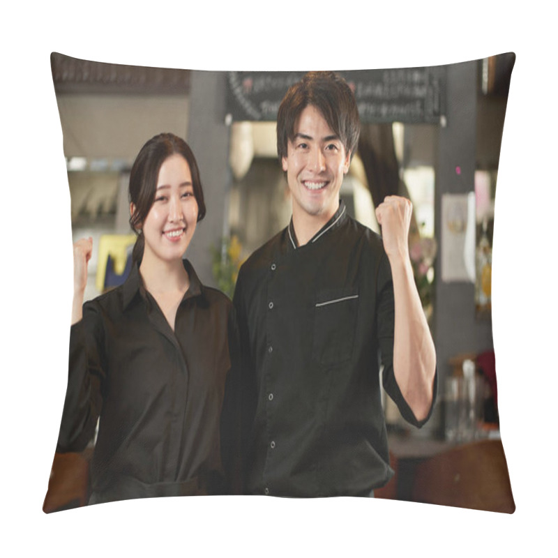 Personality  Asian Men And Women Working In Restaurants Pillow Covers