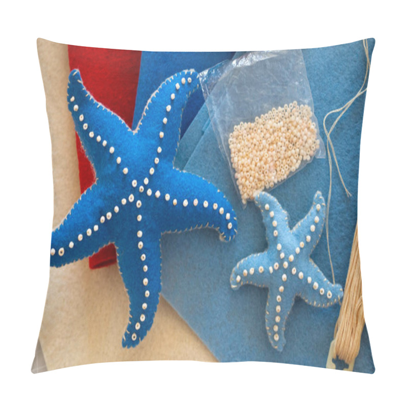 Personality  DIY Instruction. Step By Step Tutorial. Making Summer Decor - Wreath Of Rope With Sea Stars Made Of Felt. Craft Tools And Supplies Pillow Covers