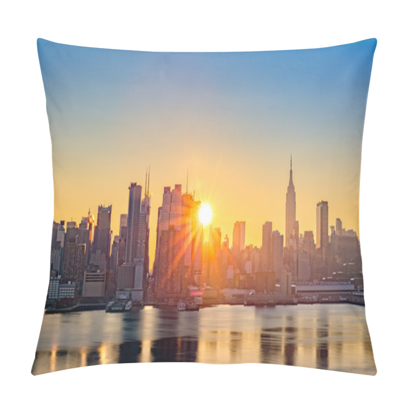 Personality  Midtown Manhattan Skyline At Sunrise Pillow Covers