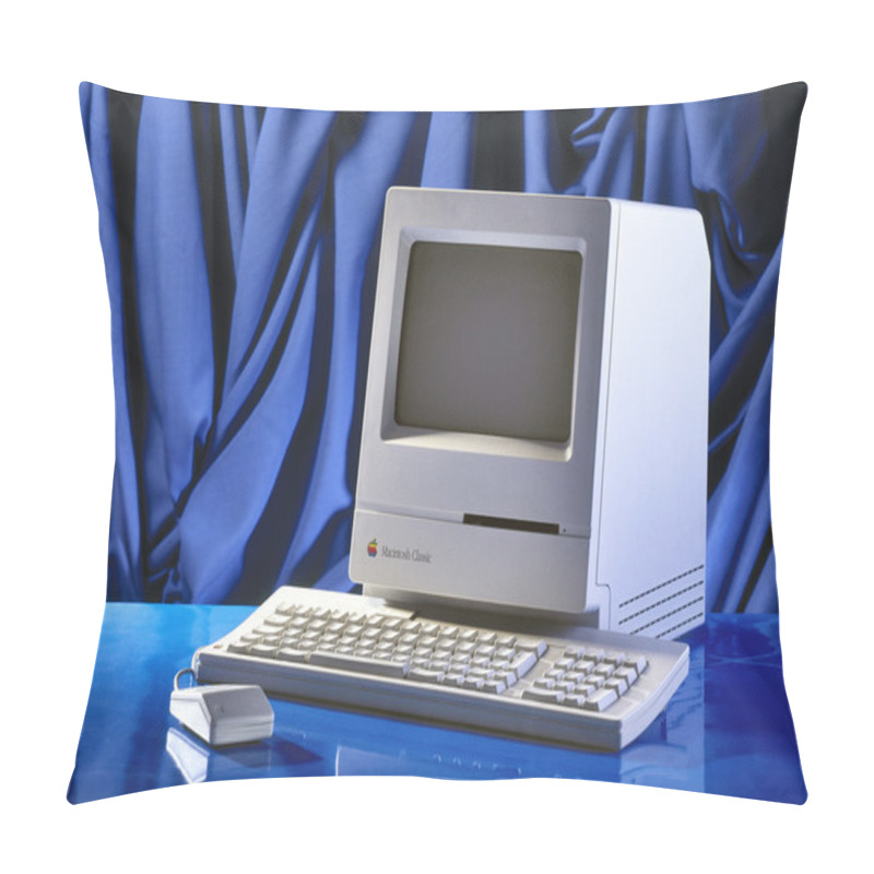 Personality  Apple Macintosh Classic Pillow Covers