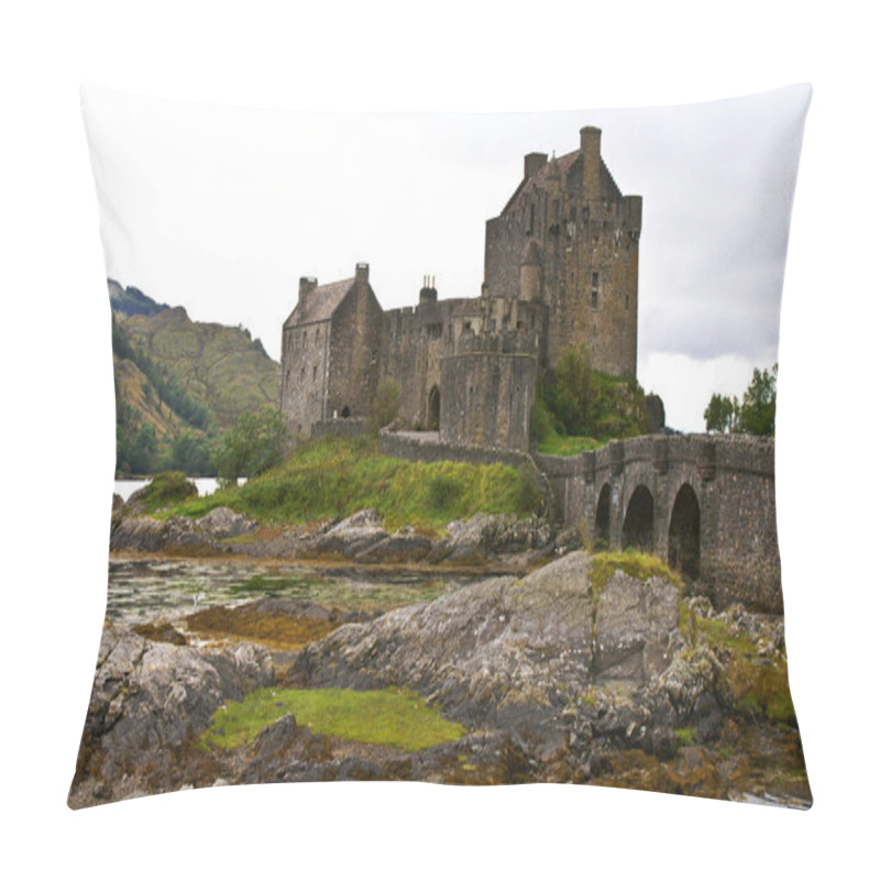 Personality  Ancient Scottish Castle Pillow Covers