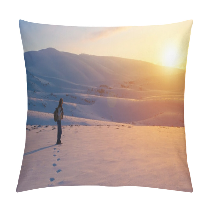 Personality  Traveler Woman In The Mountains Pillow Covers