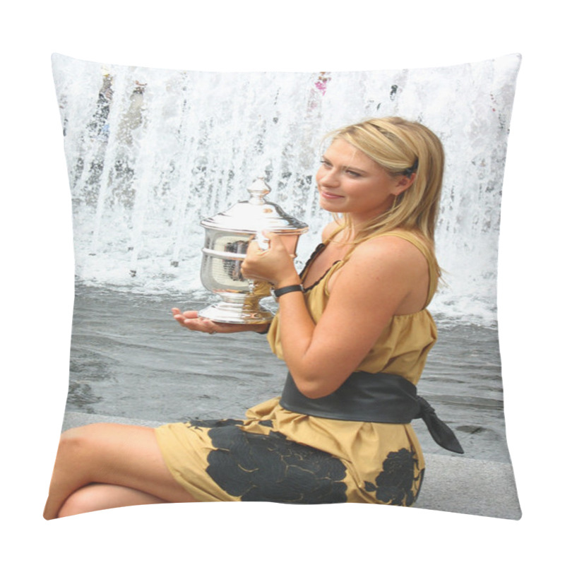 Personality  US Open 2006 Champion Maria Sharapova Holds US Open Trophy Pillow Covers