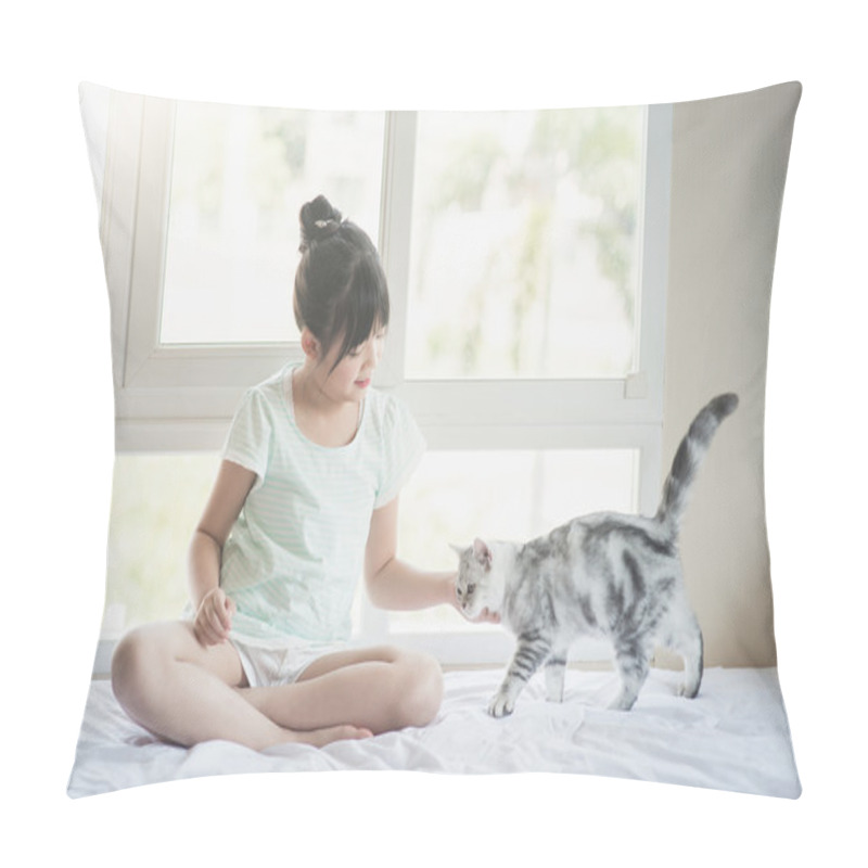 Personality  Beautiful Asian Girl Playing With American Shorthair Cat On The Bed Pillow Covers