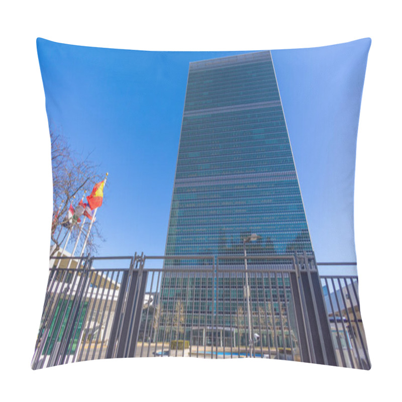 Personality  United Nations Headquarter In New York - Street Photography Pillow Covers