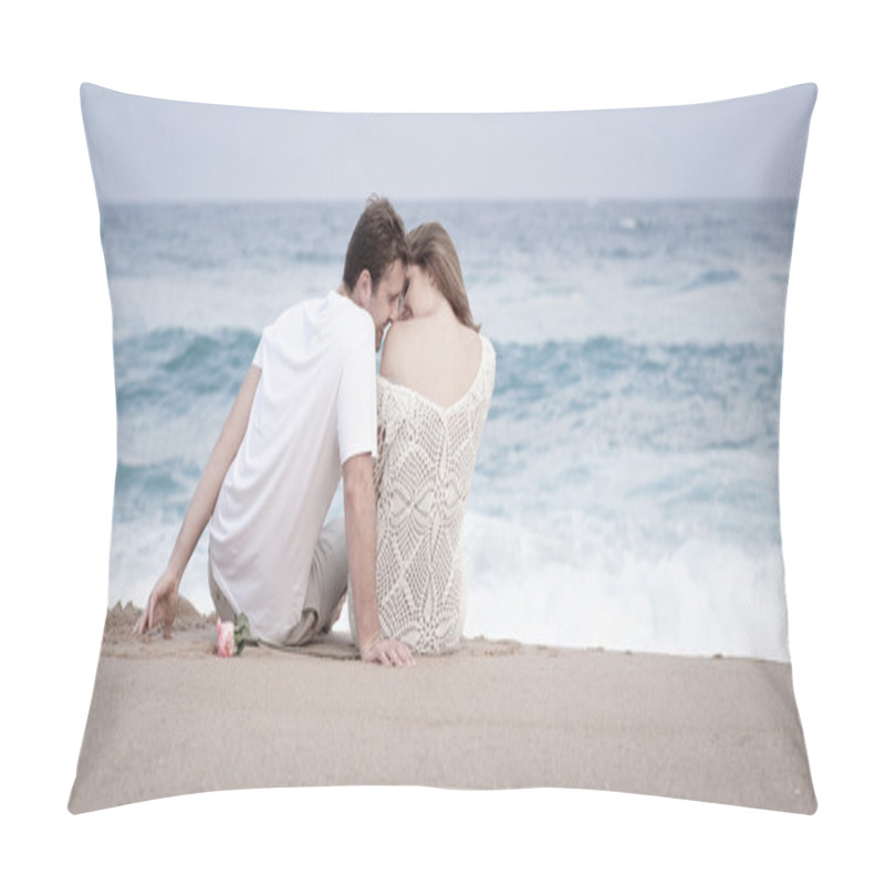 Personality  Couple In Love On Beach Pillow Covers