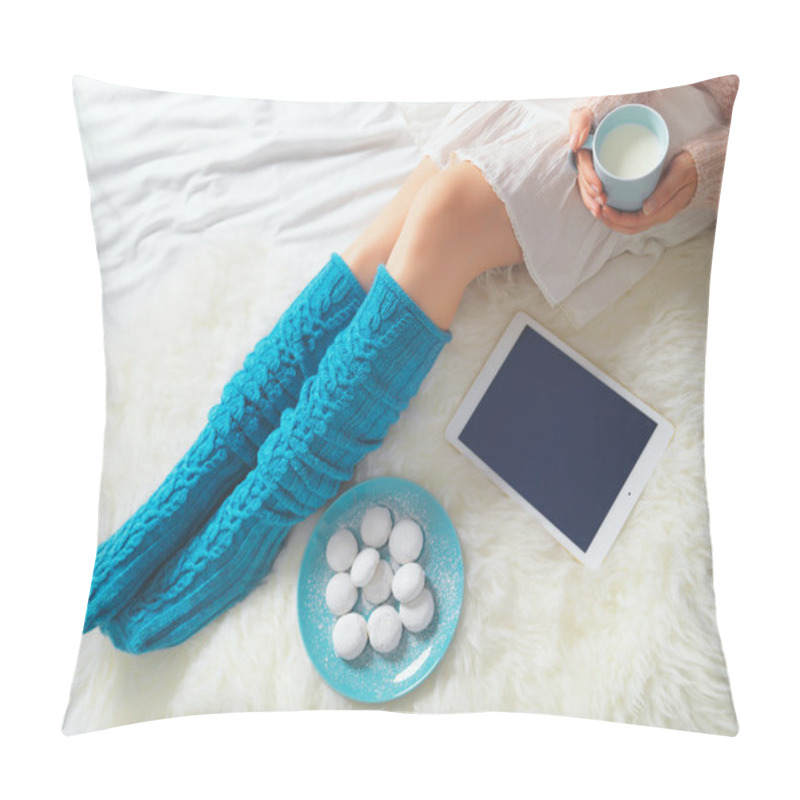 Personality  Woman Using Tablet At Home Atmosphere Pillow Covers