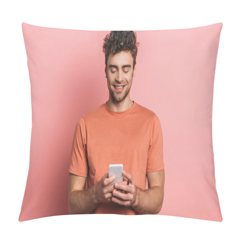 Personality  Smiling Young Man Chatting On Smartphone On Pink Background Pillow Covers