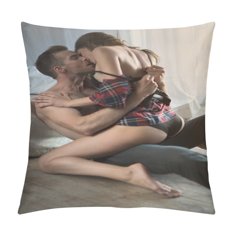 Personality  Passionate Couple Kissing Pillow Covers