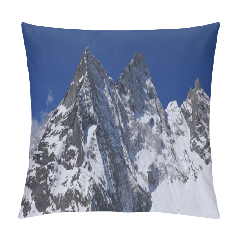 Personality  Peak Of Mt Khumbi Yul Lha, Everest National Park Pillow Covers