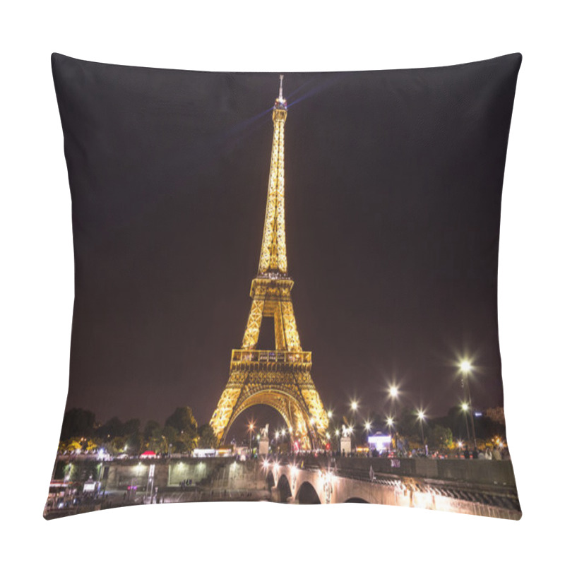 Personality  Eiffel Tower At Sunset In Paris Pillow Covers