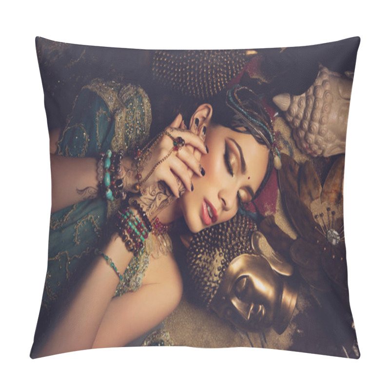 Personality  Beautiful Arabic Style Bride In Ethnic Clothes Pillow Covers