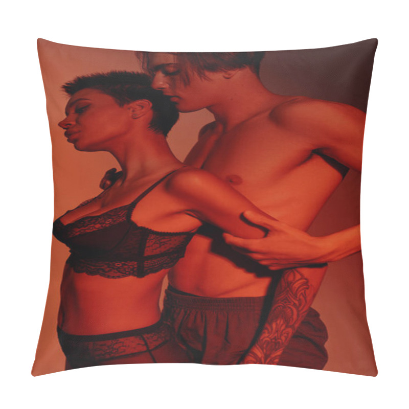 Personality  Side View Of Young Shirtless Man Near Sexy Woman In Black Bra On Red Background Pillow Covers