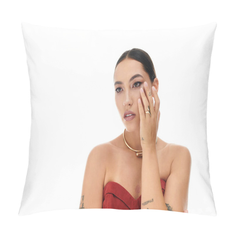 Personality  A Captivating Young Woman Expresses Beauty And Confidence Through Her Elegant Fashion And Makeup. Pillow Covers