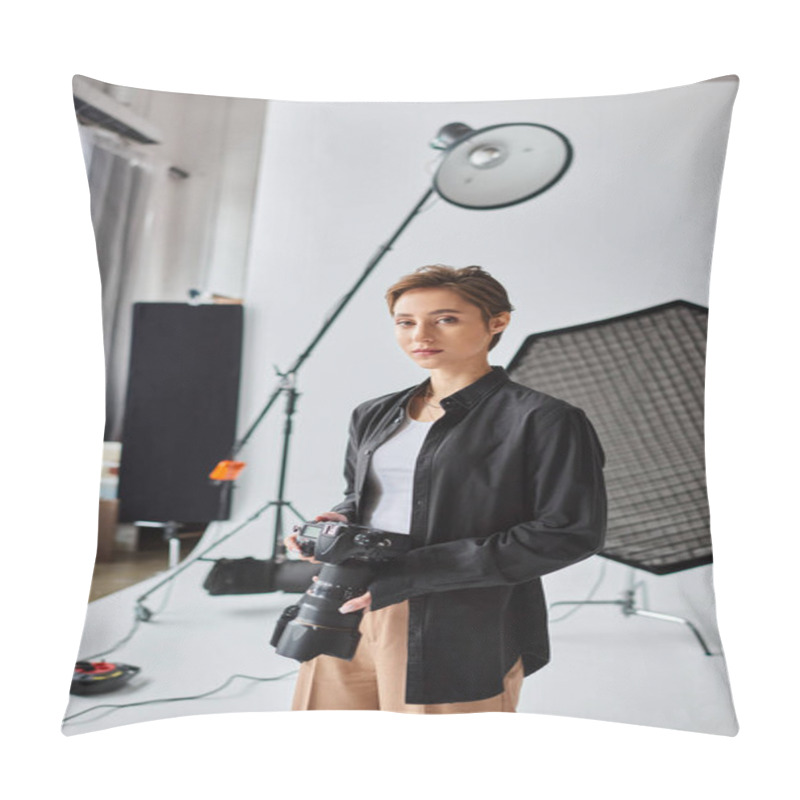 Personality  Attractive Short Haired Female Photographer In Casual Attire Looking At Camera While At Her Studio Pillow Covers