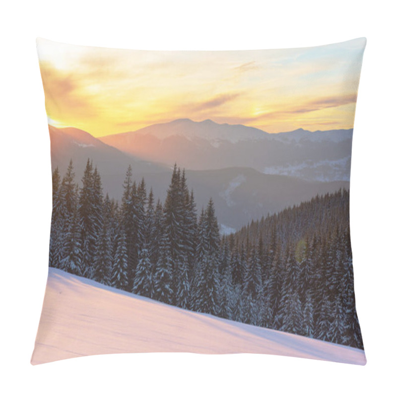 Personality  Severe Winter On A Mountain Range In The Ukrainian Carpathian Mountains With Cozy Houses And A Magnificent View Of The Peaks Of Hoverla And Petros Pillow Covers