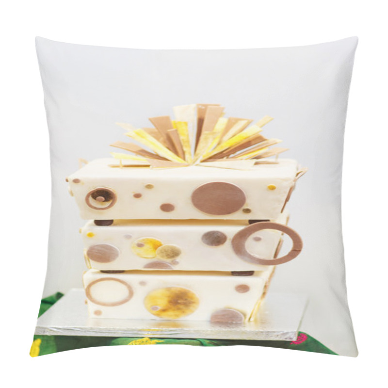 Personality  Beautiful Wedding Cake In Creme, Yellow And Brown. Pillow Covers