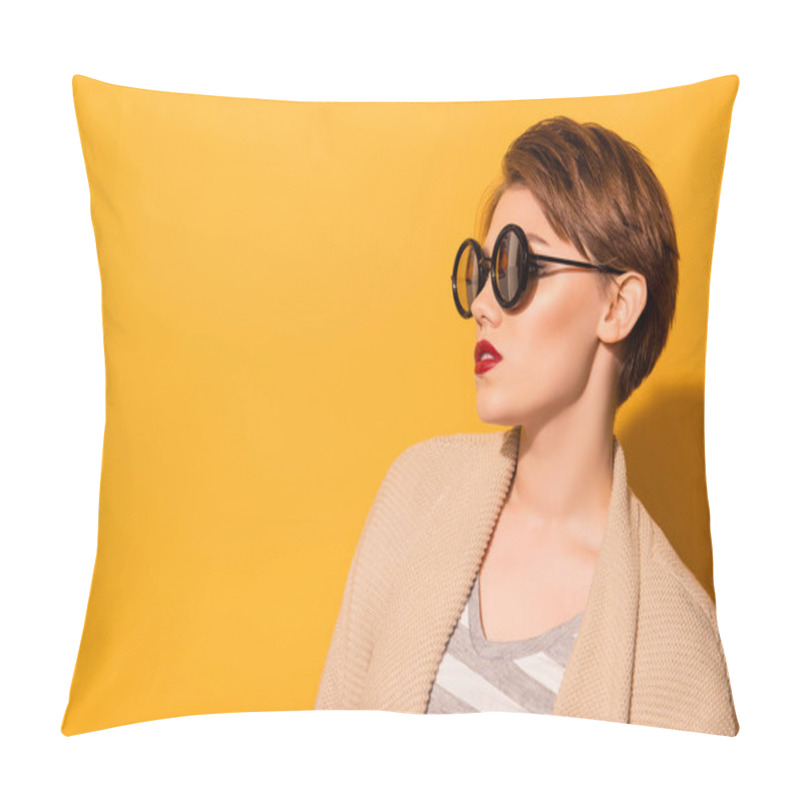 Personality  Fashionable Look Of The Model In Stylish Sunglasses And Casual C Pillow Covers