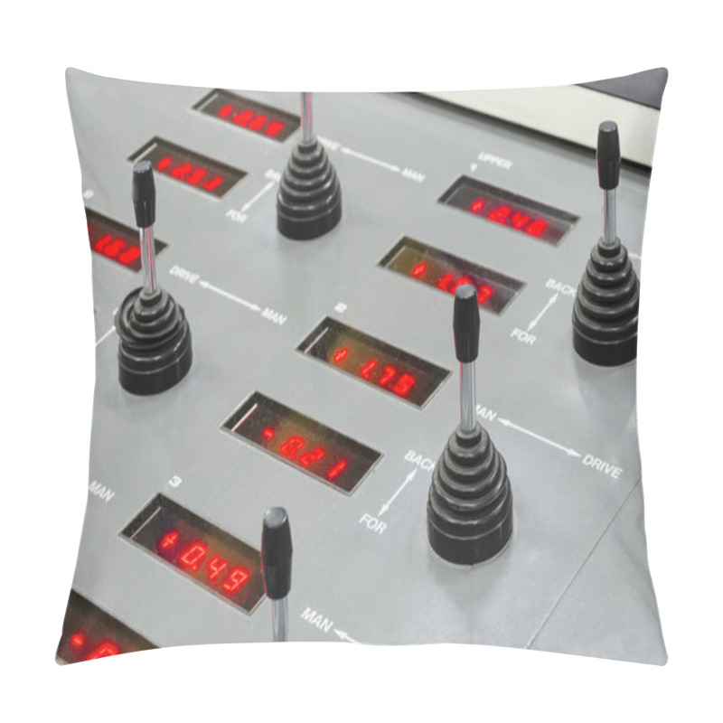 Personality  Offset Machine Press Print At Table Pillow Covers