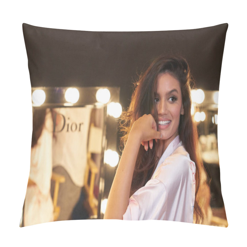 Personality  Beach Bunny Fashion Show Pillow Covers