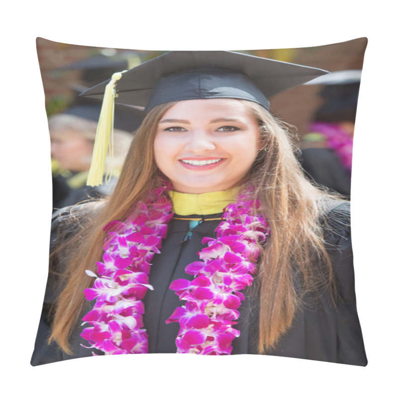 Personality  Smiling Single College Graduate Pillow Covers