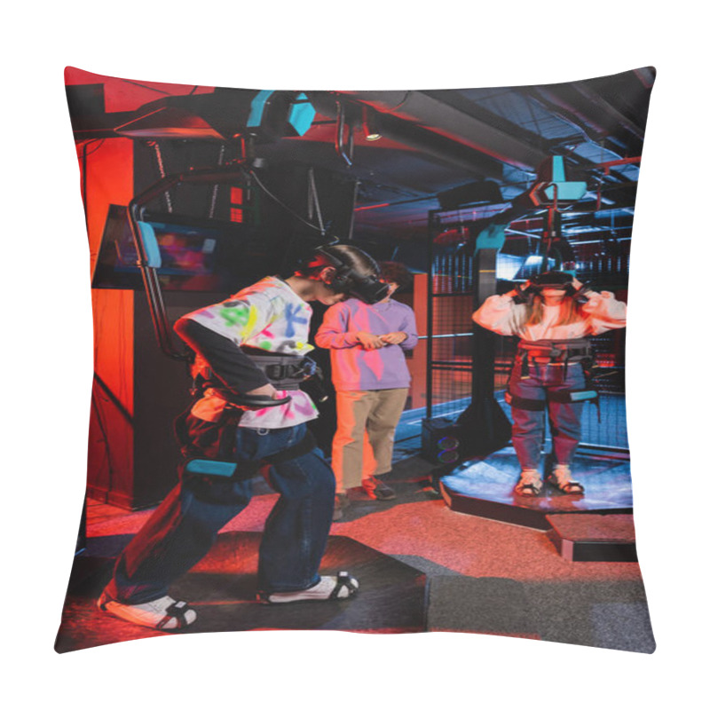 Personality  Teenage Gamers Playing On Vr Platform Near Friend Pillow Covers