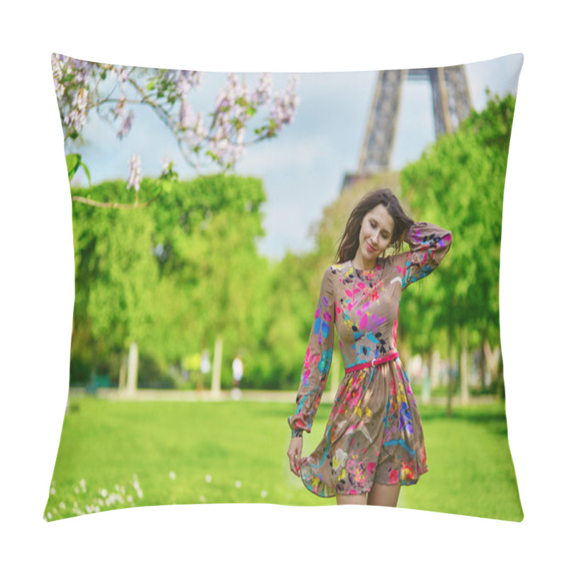 Personality  Beautiful Young Woman Near The Eiffel Tower Pillow Covers