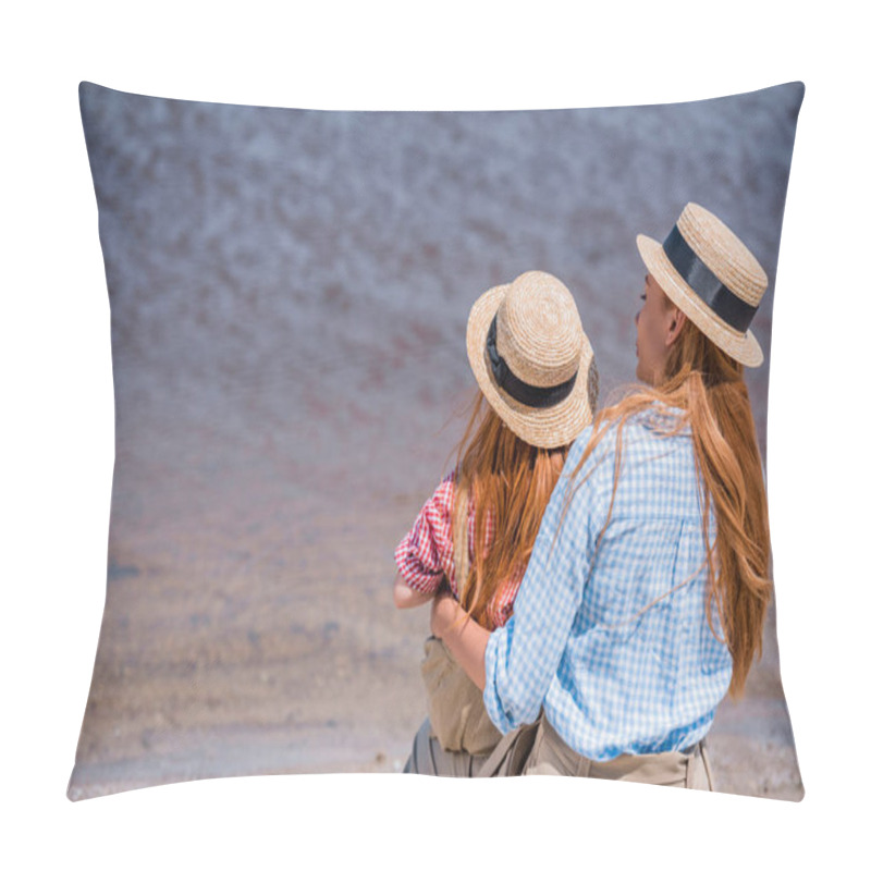 Personality  Mother And Daughter Looking At Sea Pillow Covers