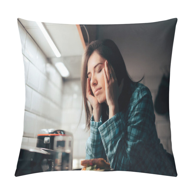 Personality  Woman Having A Headache In The Middle Of The Night Pillow Covers