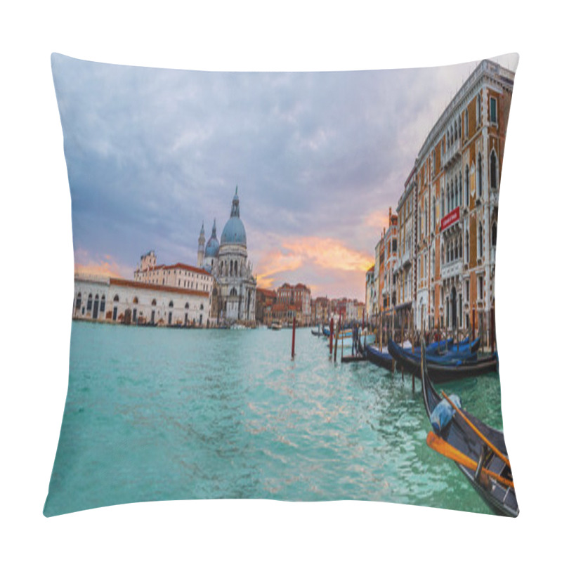 Personality  Basilica In Venice Pillow Covers