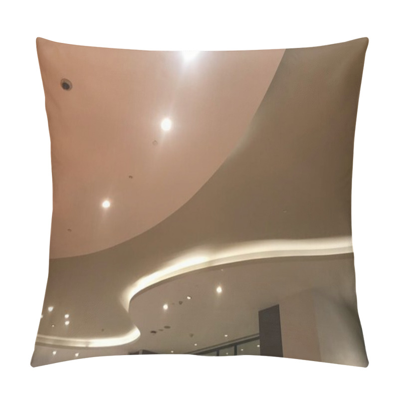 Personality  Curved Gypsum False Ceiling Or Suspended Structure With Interior Architecture Of An Five Star Hotel Buildings Pillow Covers