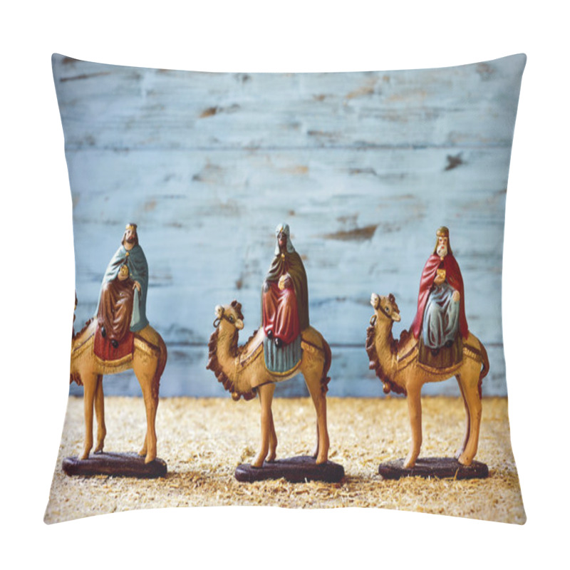 Personality  The Three Kings In Their Camels Pillow Covers