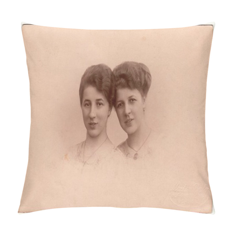 Personality  Vintage Photo Shows Women (studio Portrait). Photography With Dreamy And Romantic Variation. Pillow Covers