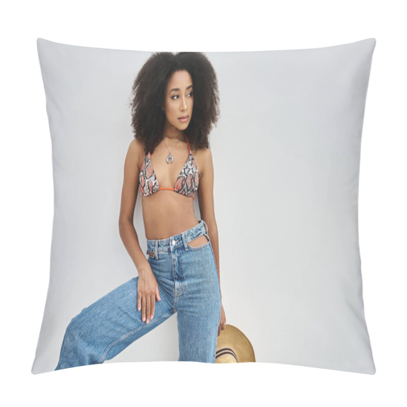 Personality  A Beautiful Young Woman With An Curly Hair Stands Elegantly, Exuding Summer Vibes. Pillow Covers