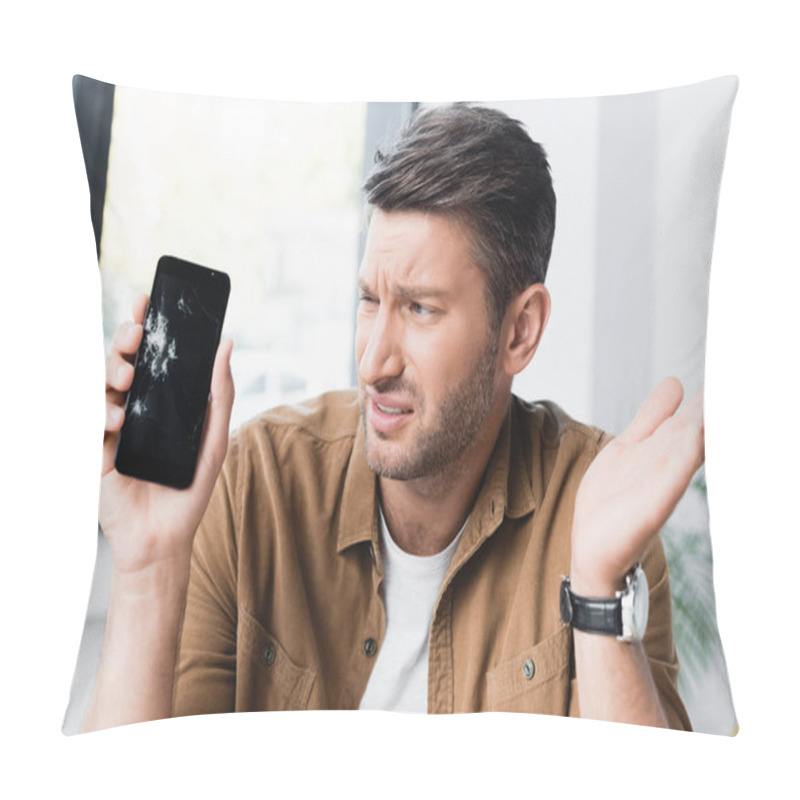 Personality  Worried Businessman Gesturing While Looking At Smashed Smartphone On Blurred Background Pillow Covers