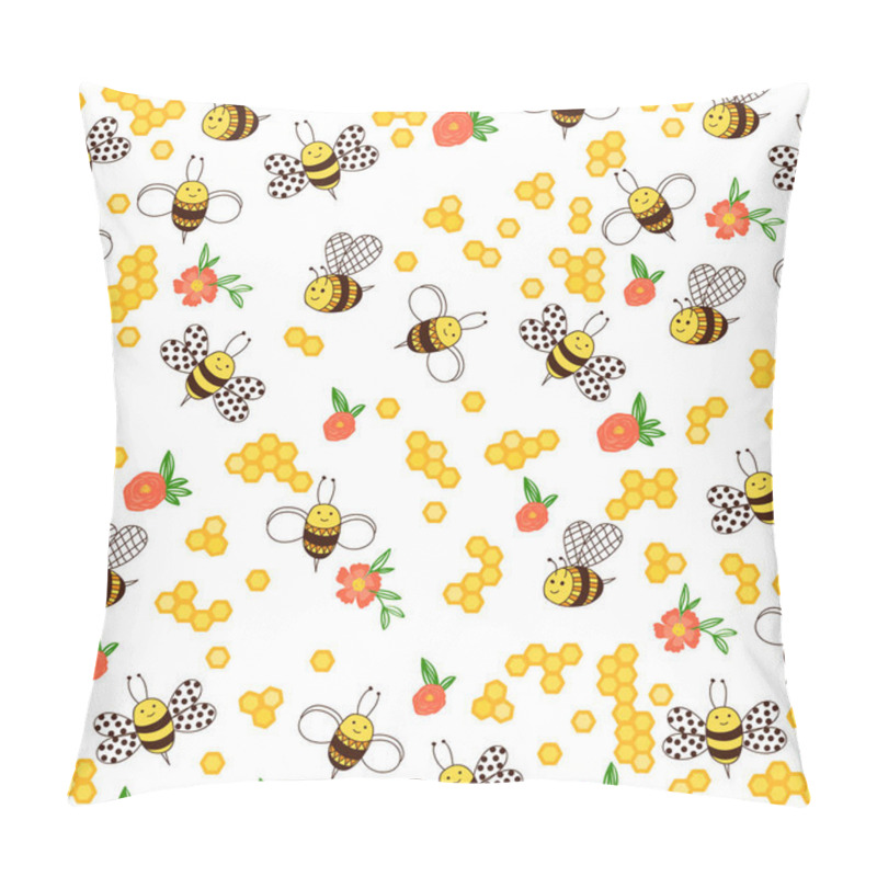 Personality  Seamless Pattern With Funny Bees And Flowers. Cartoon Background With Natural Element In Cartoon Style.  Pillow Covers