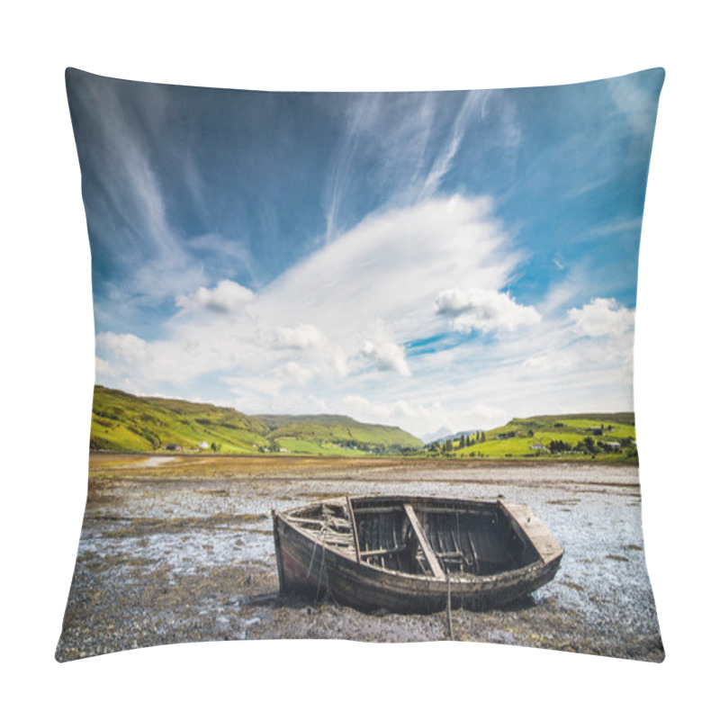 Personality  Old Wreck Boat Pillow Covers