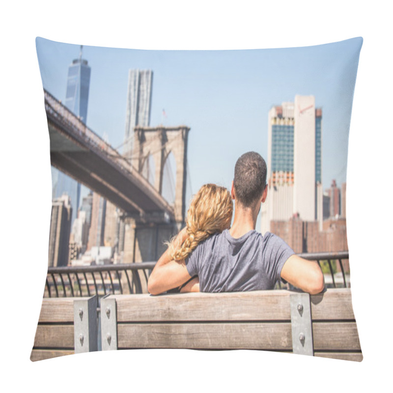 Personality  Couple In Love In New York Pillow Covers