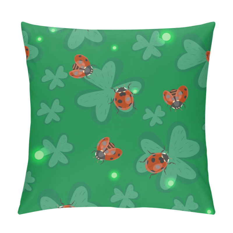 Personality  Seamless Clover Texture With Ladybugs. Vector Pattern. Pillow Covers