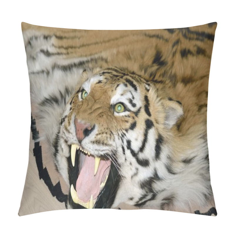 Personality  Carpet Representing Skins And Heads Aggressive Snarling Tiger Adornment Of Interior Pillow Covers