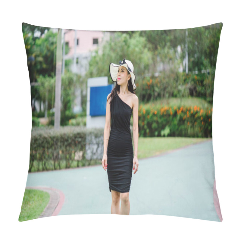 Personality  Portrait Of Asian Chinese Woman In An Elegant  Black Dress Posing With A White Broad-brimmed Hat During The Day In A Park In Asia. Pillow Covers