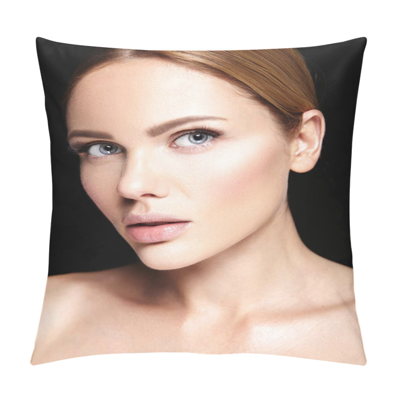 Personality  Sensual Glamour Portrait Of Beautiful Woman Model With Fresh Daily Makeup Pillow Covers