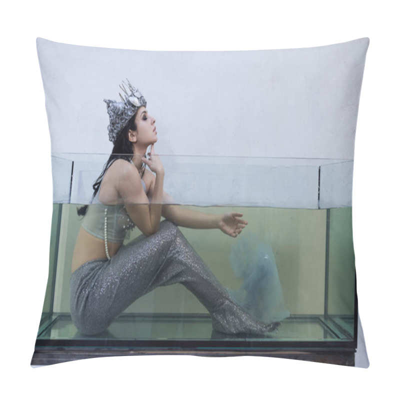 Personality  A Young Woman, Dressed As A Mermaid, Sits In A Glass Tank, Her Silver Tail Disappearing Into The Murky Water. Pillow Covers