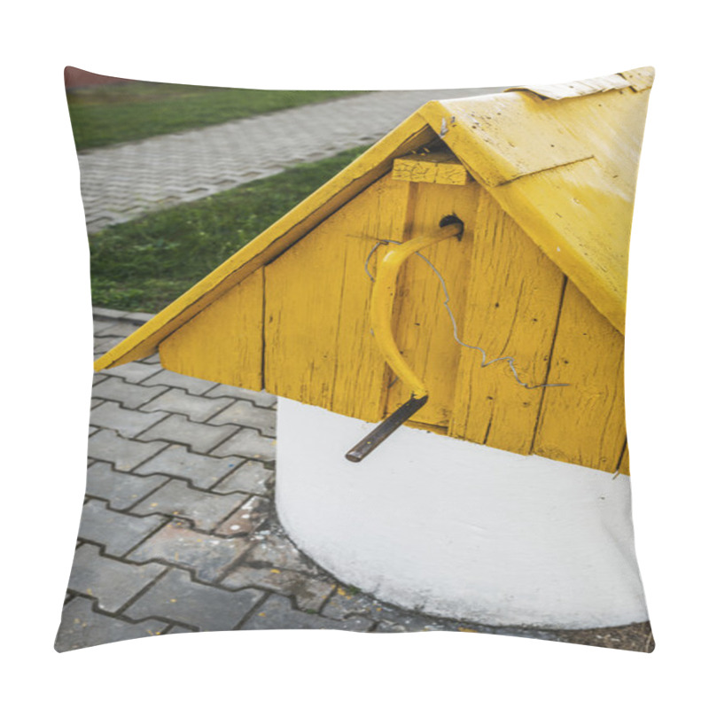 Personality  Yellow Water Well Pillow Covers