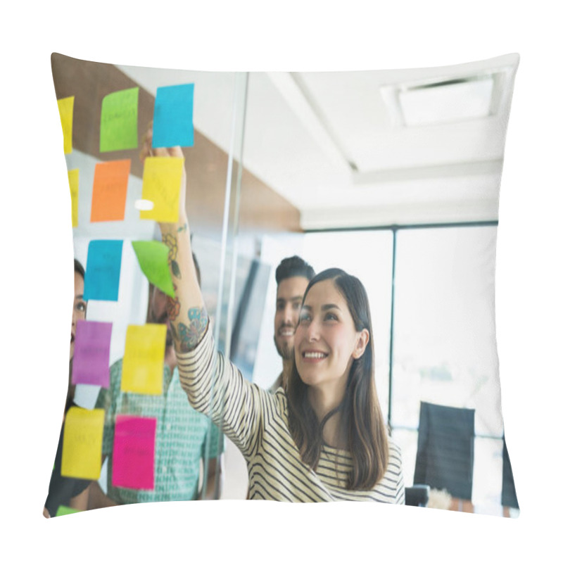 Personality  Hispanic Smiling Businesswoman Brainstorming Over Adhesive Notes In Meeting Pillow Covers