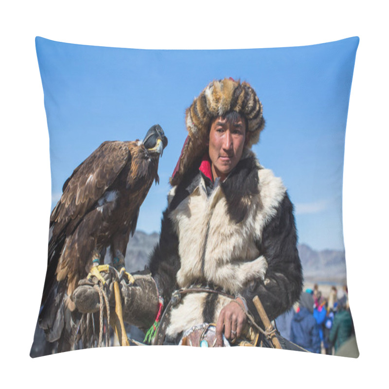 Personality  OLGIY, MONGOLIA - SEP 30, 2017: Kazakh Eagle Hunter Traditional Clothing, With A Golden Eagle During Annual National Competition With Birds Of Prey 